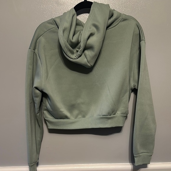 SHEIN Green Cropped Relaxed Sweatshirt Hoodie NWOT - Picture 2 of 5